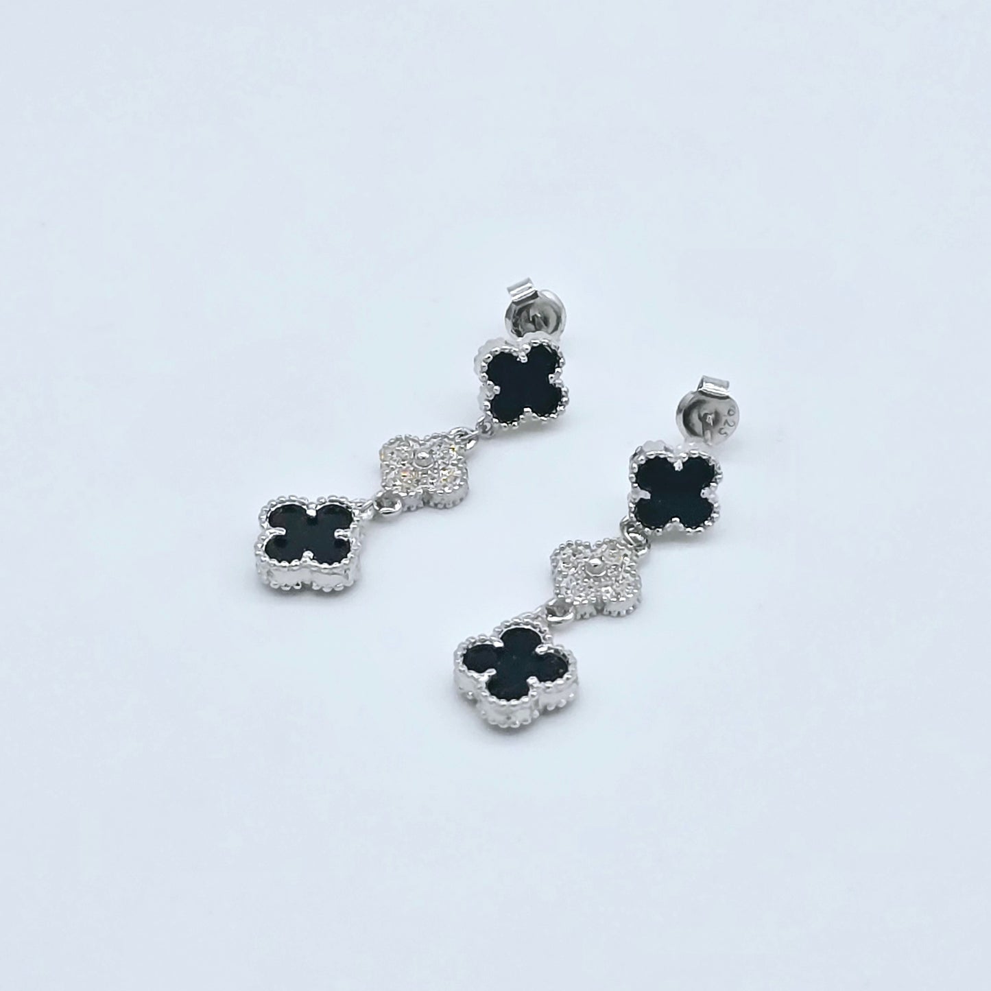 Ohrstecker hängend triple Kleeblatt schwarz Silber 925